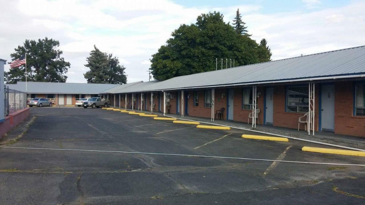 Eight Bar B Motel Wilbur Exterior foto